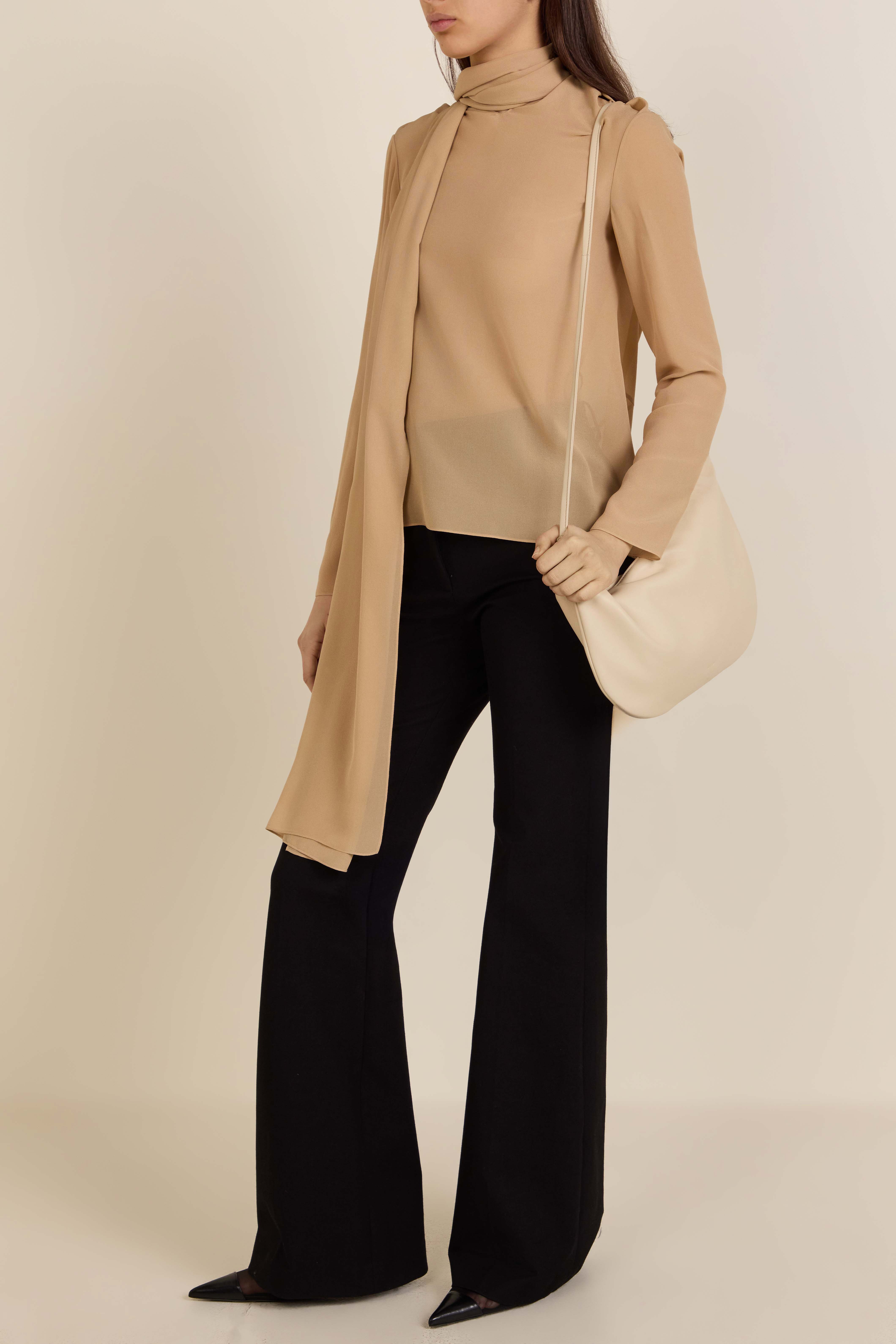 תמונת דוגמן קידמית של תיק כתף איזי סמול