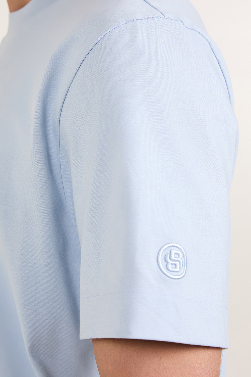 תמונת תקריב דוגמן של חולצת טי