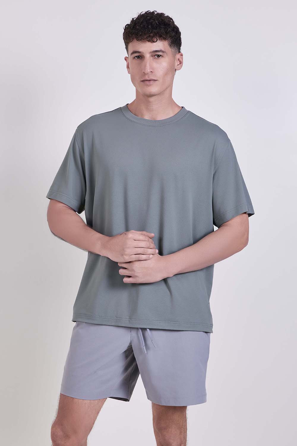 תמונת דוגמן קידמית של EasySet Training Short-Sleeve Shirt