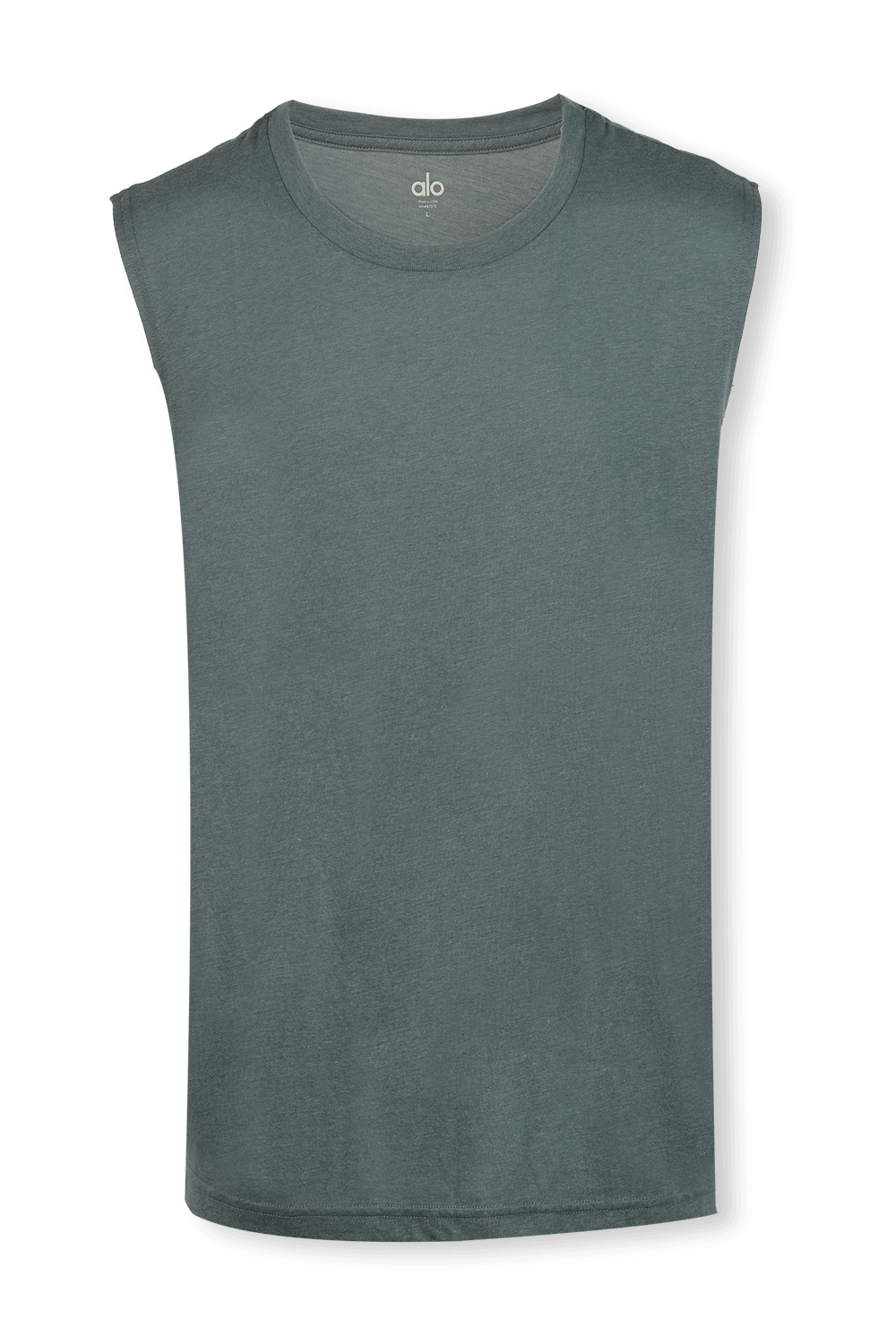 תמונה קידמית של גופיה ספורטיבית עם הדפס לוגו