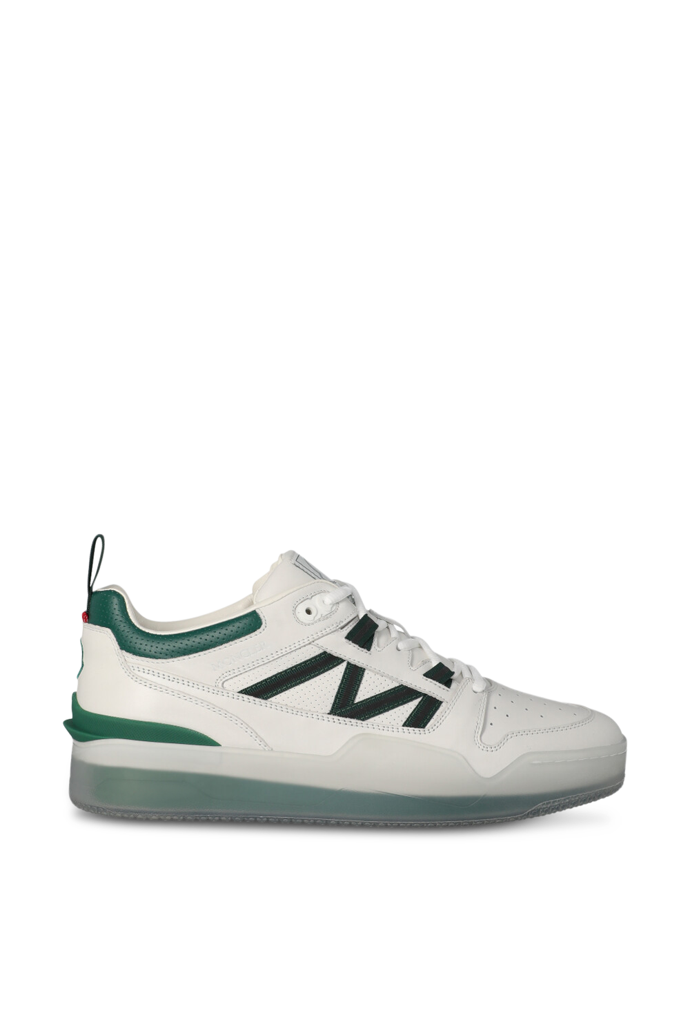 תמונה קידמית של נעלי סניקרס