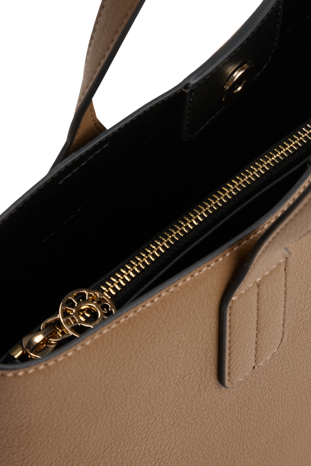 תמונת פנים של תיק נשיאה