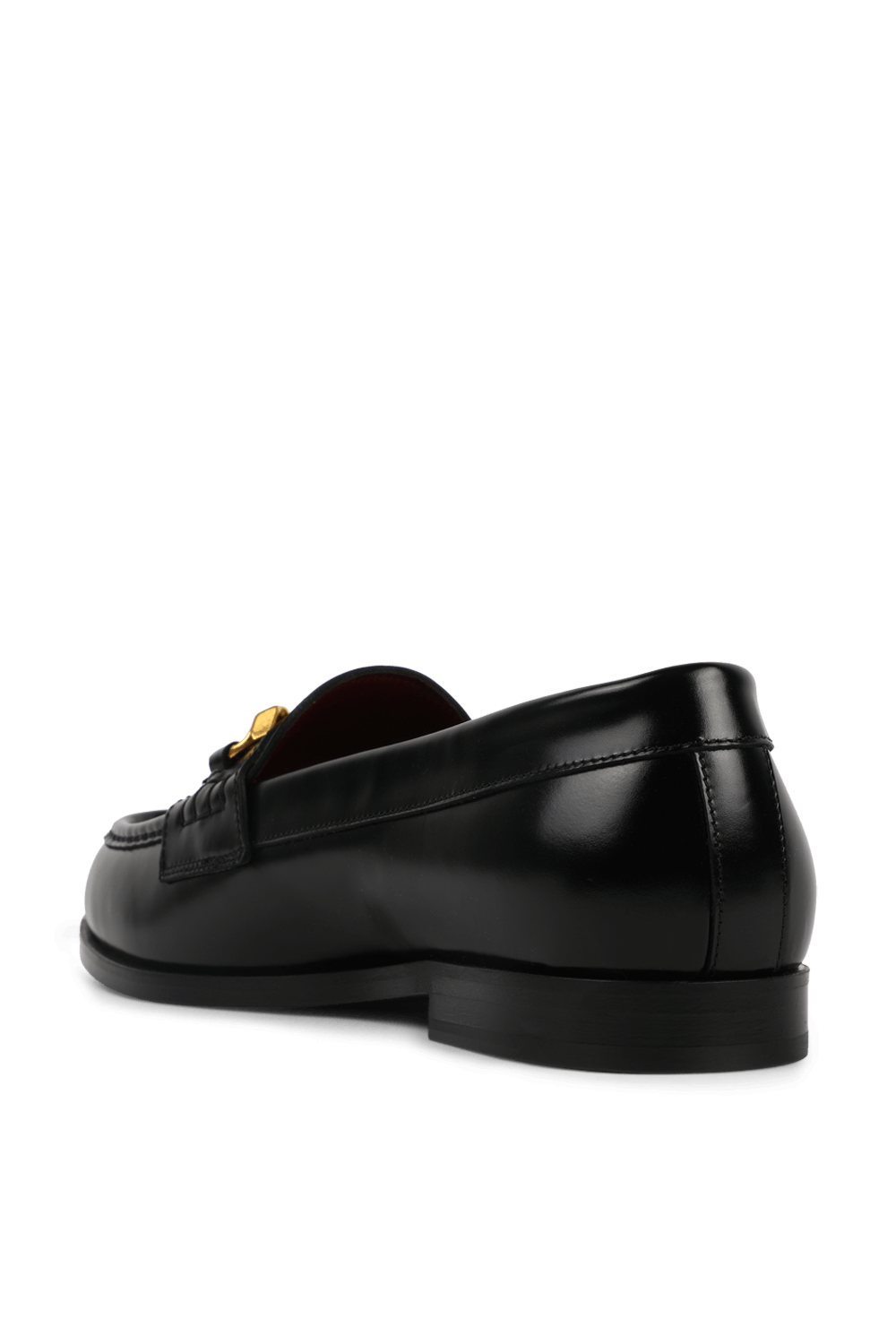 תמונה אחורית של נעלי מוקסין מעור מבריק עם אלמנט זהב