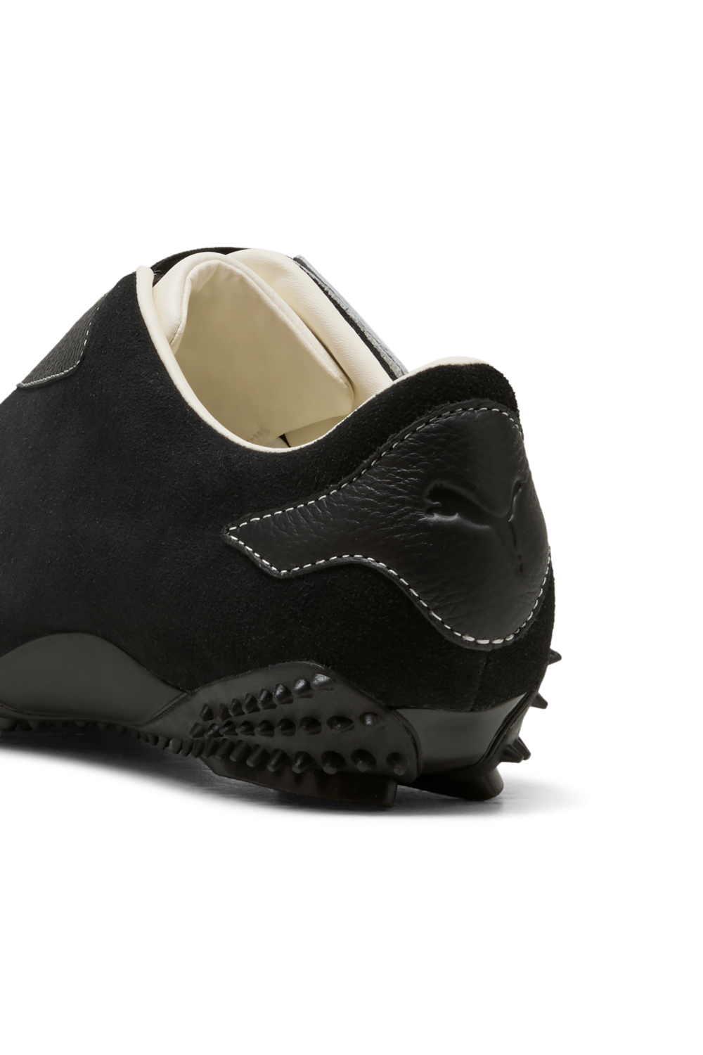 תמונת פנים של נעלי סניקרס