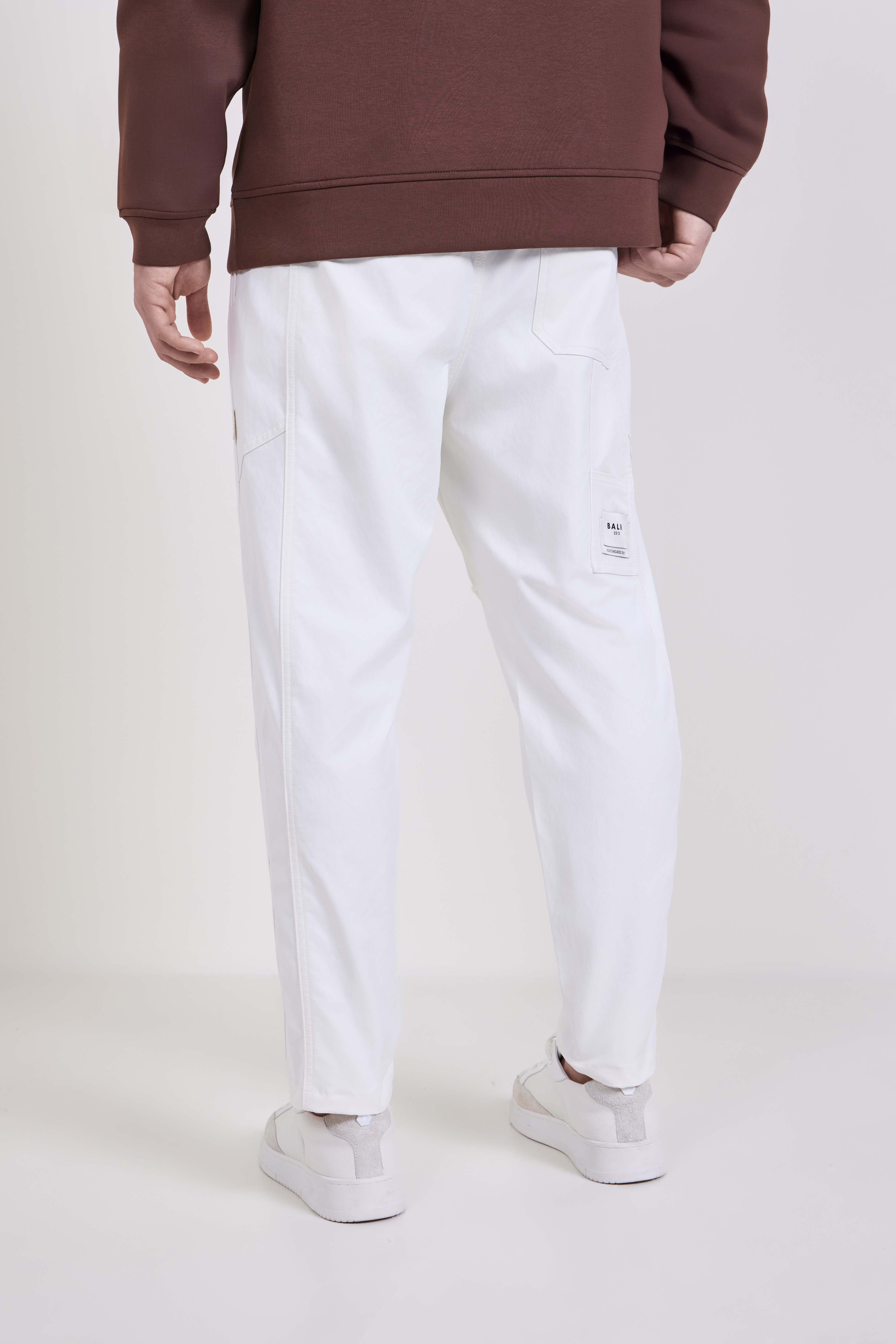 תמונת דוגמן אחורית של מכנסיים ארוכים