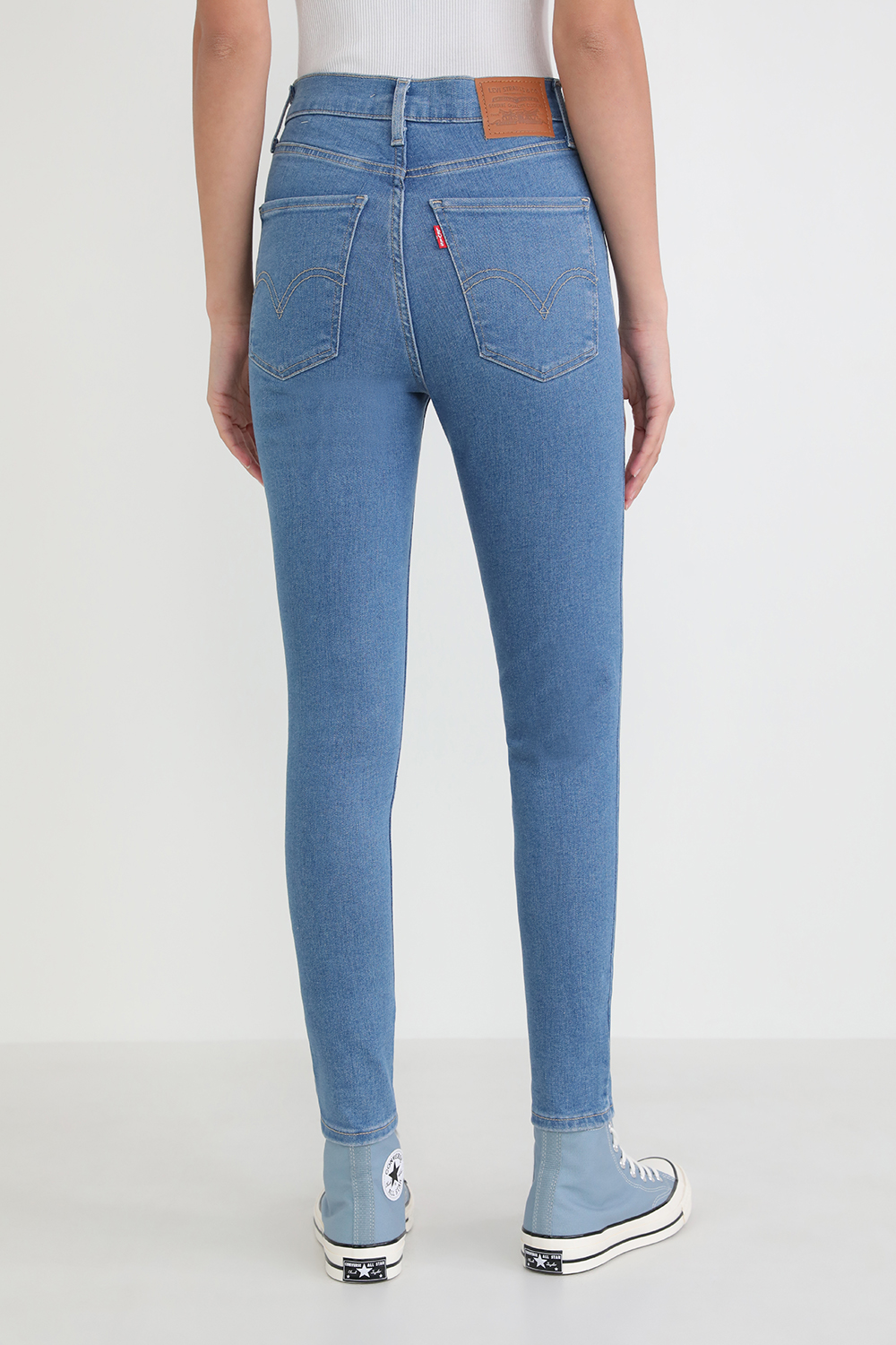 תמונת דוגמן אחורית של מכנסי ג'ינס סופר סקיני