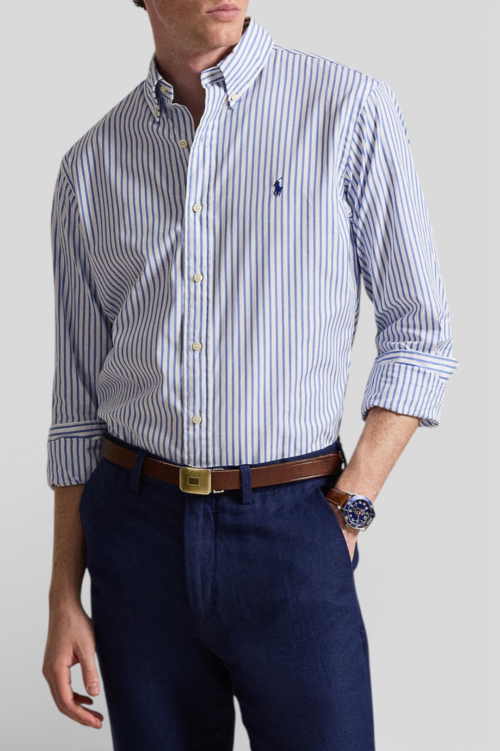 תמונת דוגמן קידמית של חולצה מכופתרת