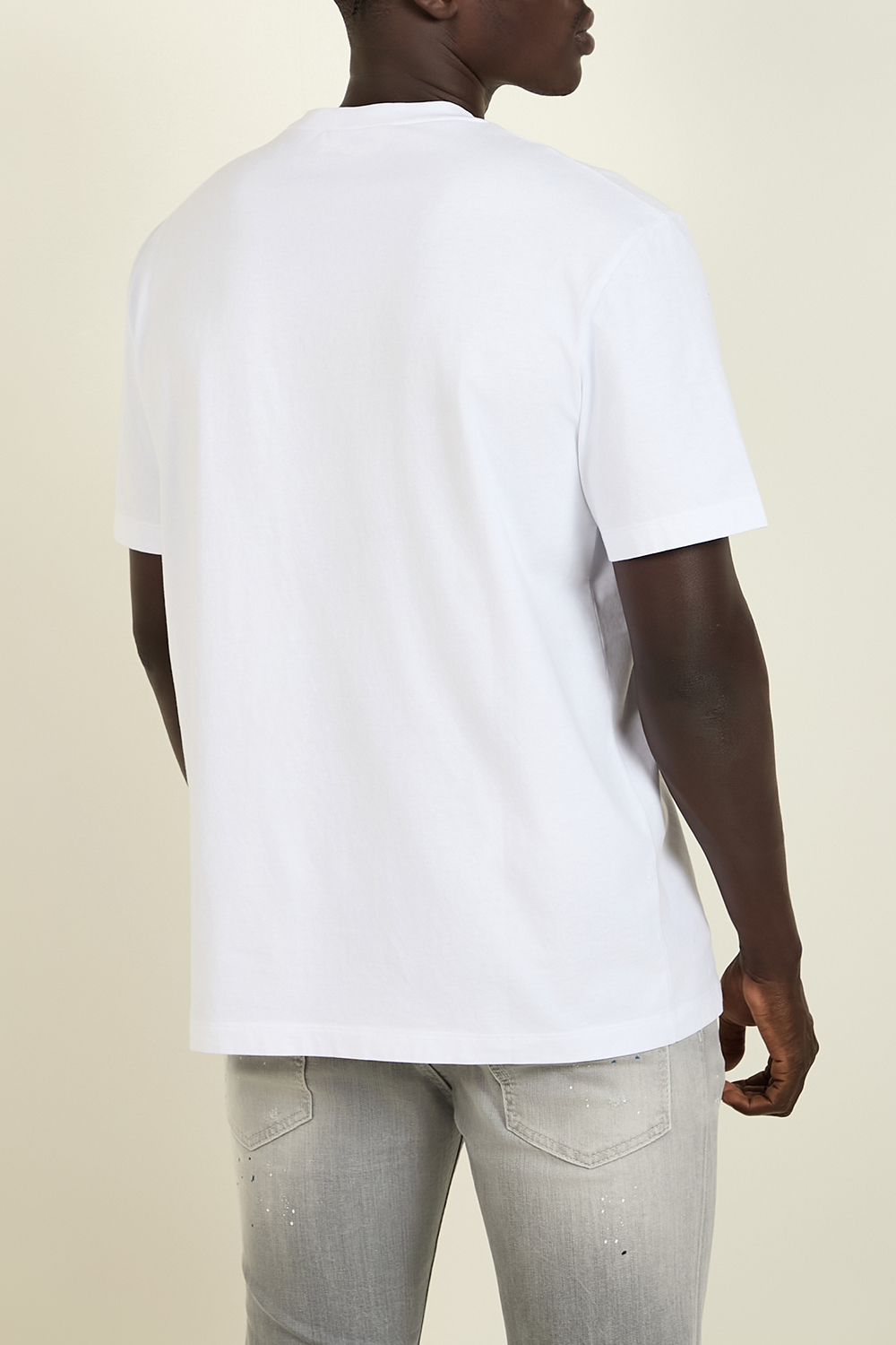 תמונת דוגמן אחורית של חולצת טי