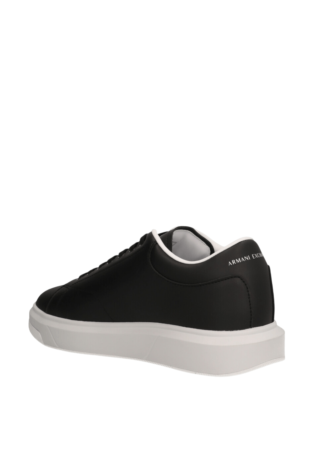 תמונה אחורית של נעלי סניקרס