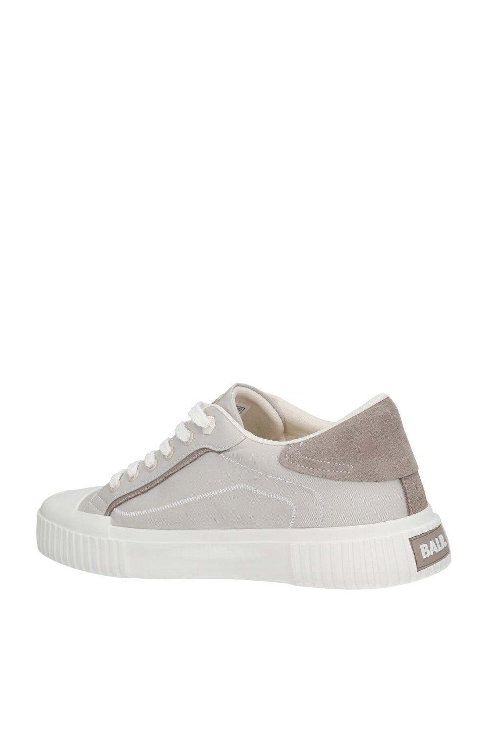 תמונה אחורית של סניקרס