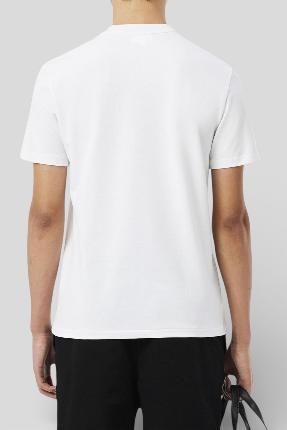 תמונת דוגמן אחורית של חולצת טי