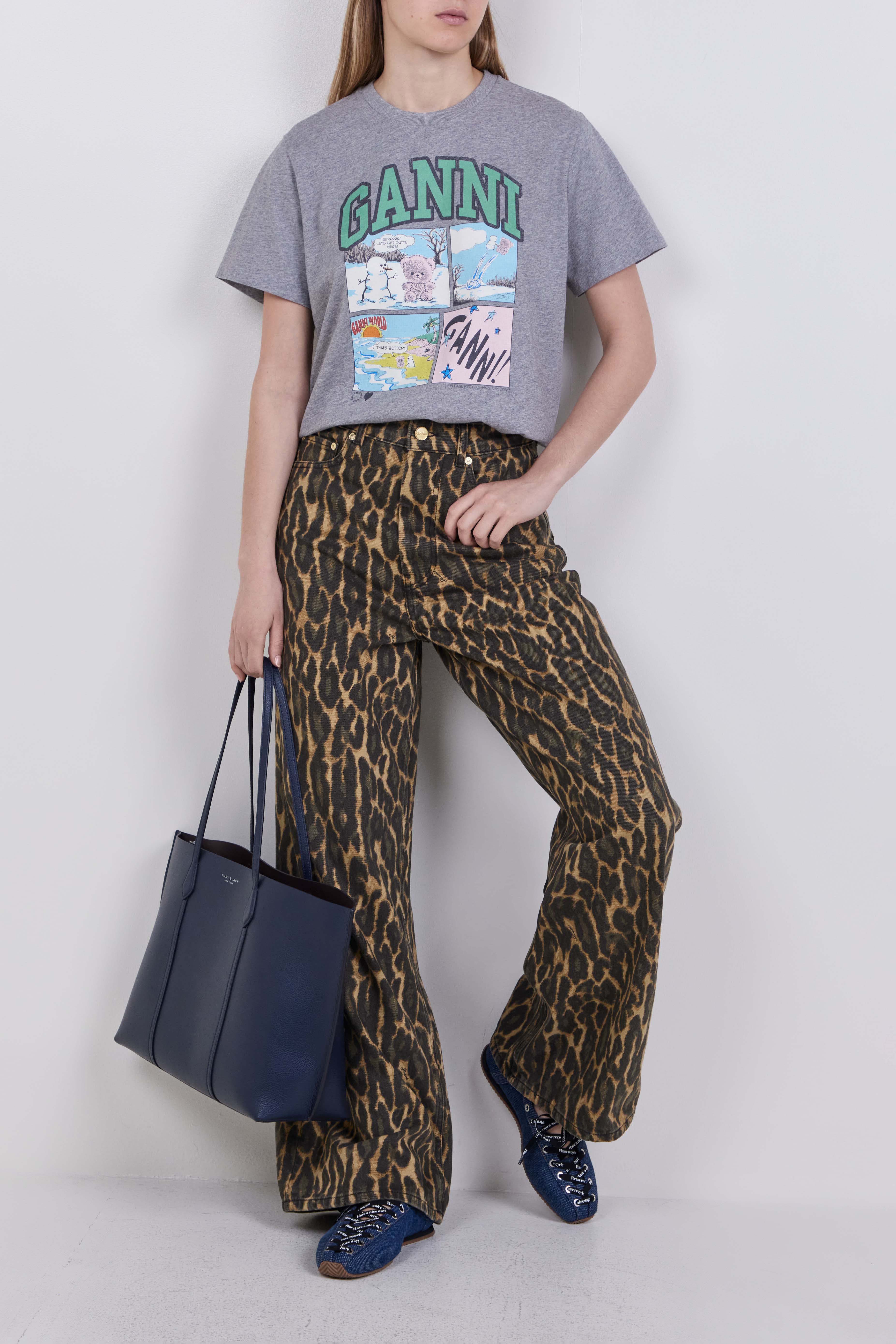 תמונת דוגמן קידמית של נעלי בובה