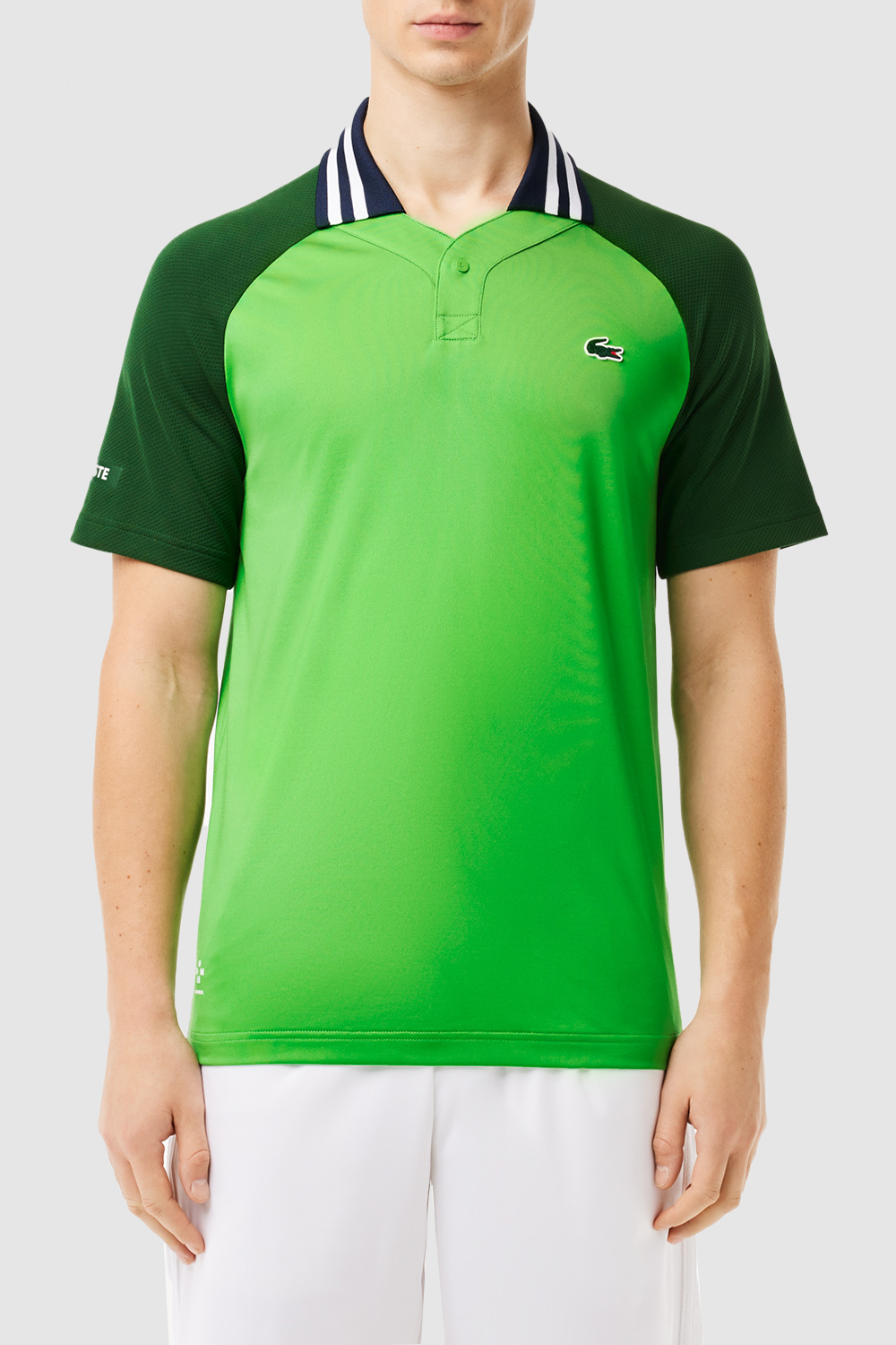 תמונת דוגמן קידמית של חולצת פולו קצרה