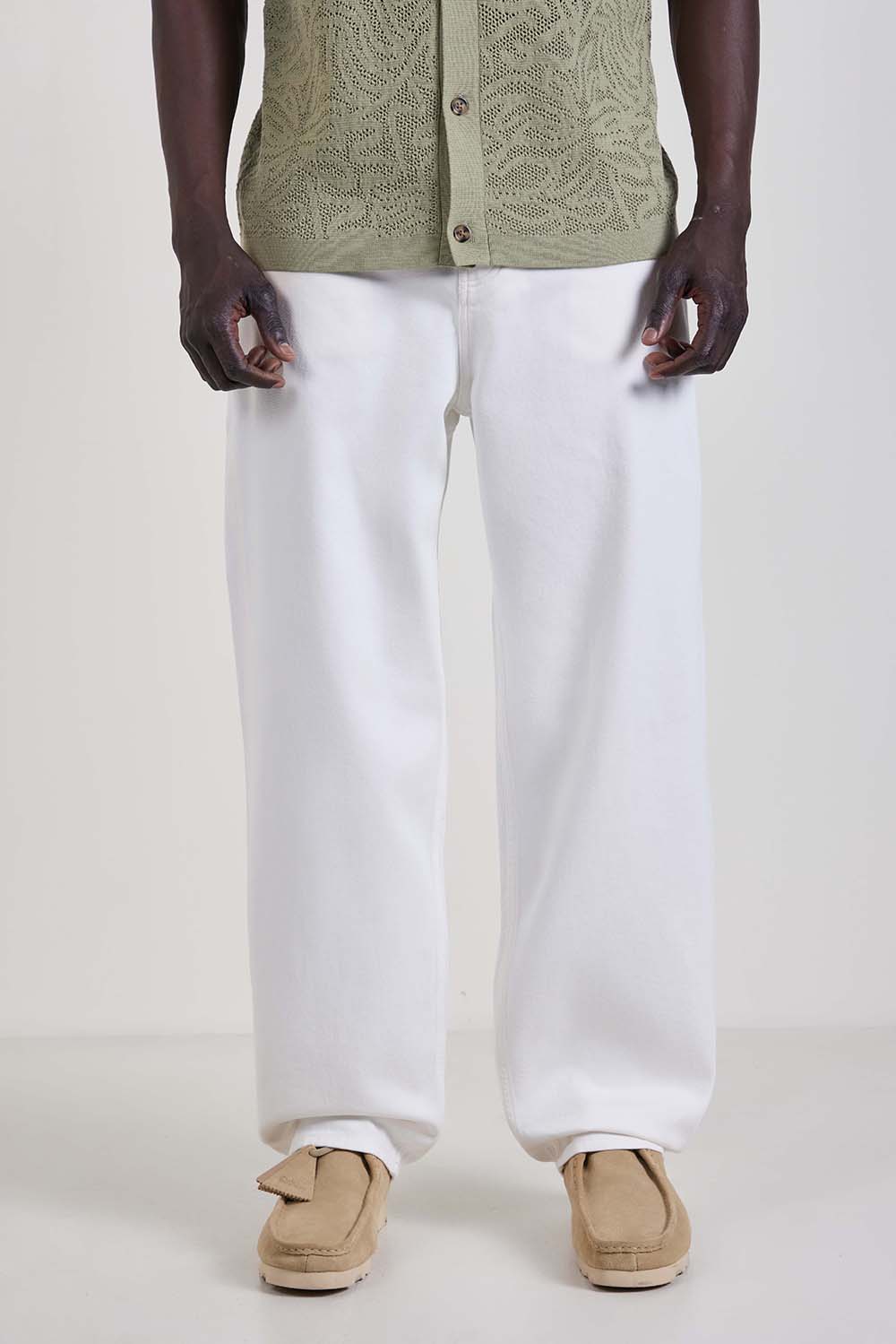 תמונת דוגמן קידמית של מכנסי ג'ינס בגזרה ישרה