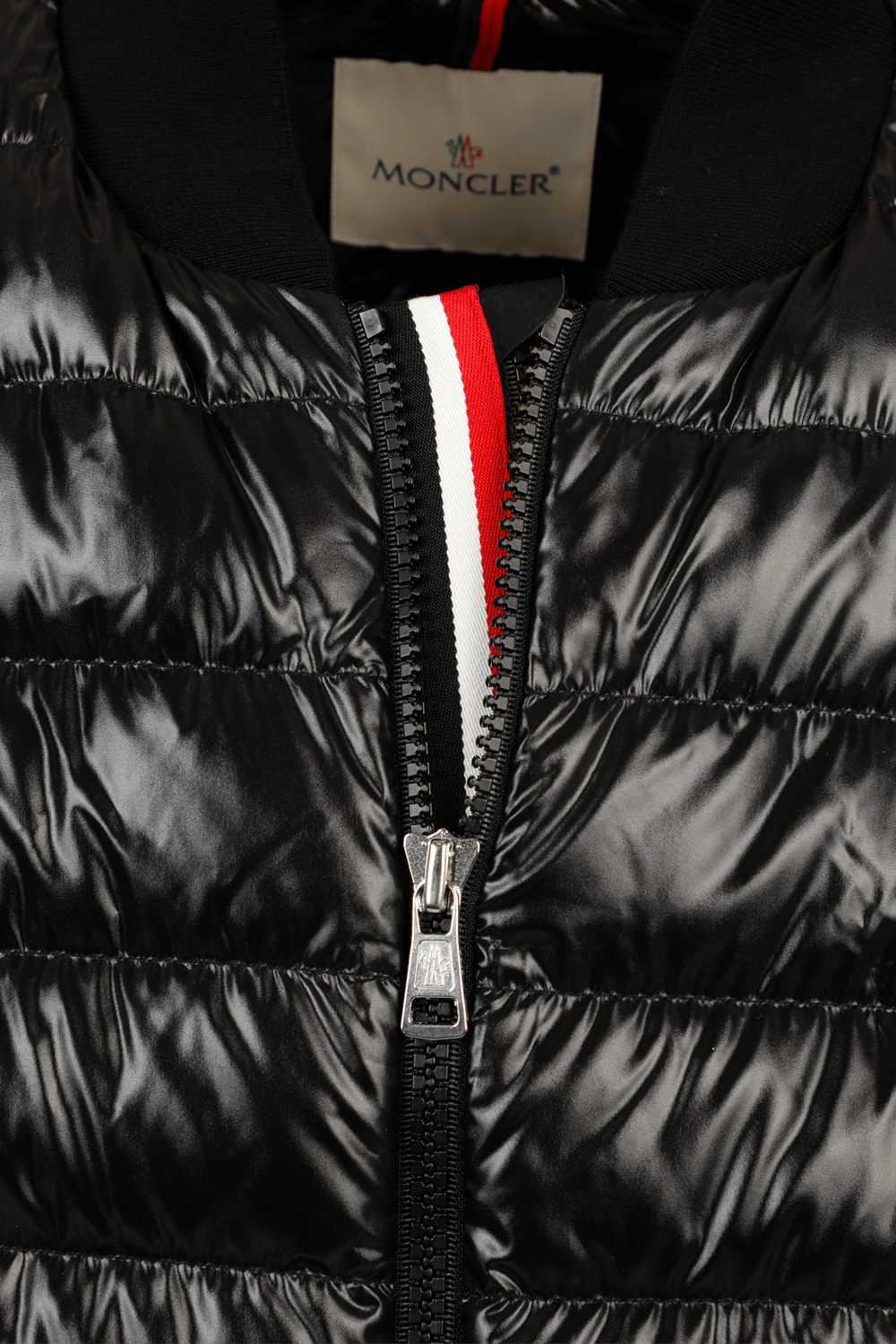 תמונה אחורית של Perouges Bomber Jacket in Black