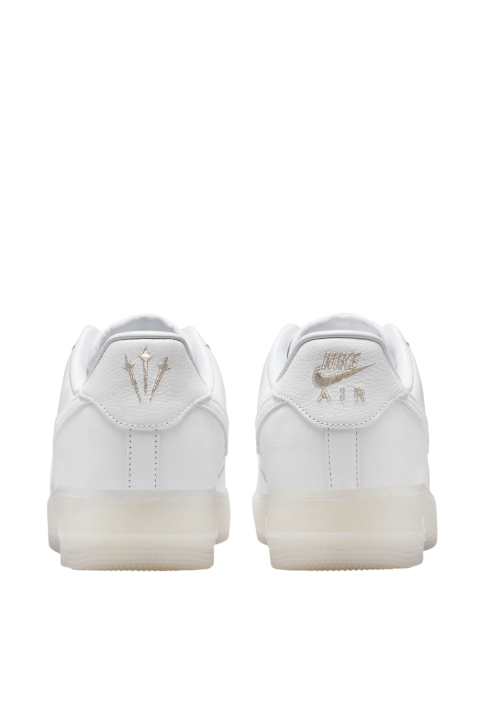 תמונת תקריב של נעלי סניקרס אייר פורס 1 נייקי X נוקטה