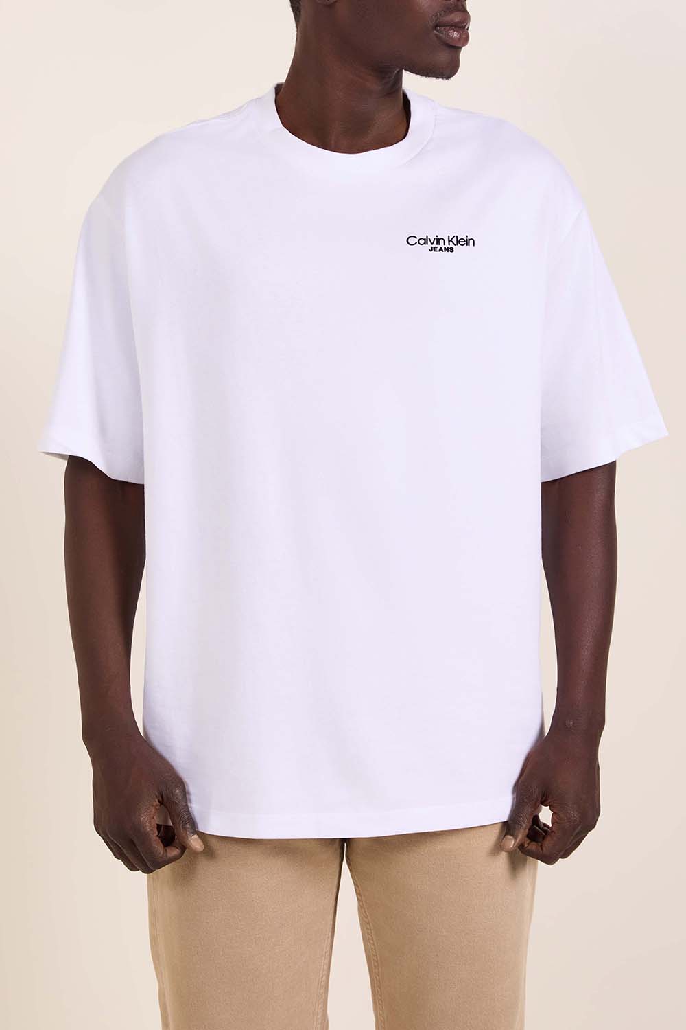 תמונת דוגמן קידמית של חולצת טי