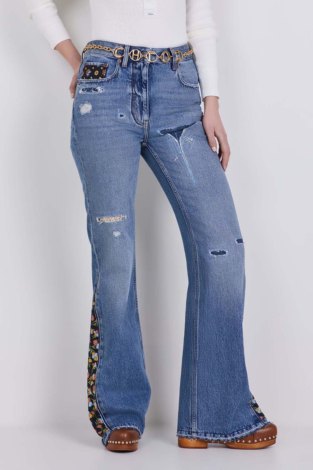 תמונת דוגמן קידמית של מכנסי ג׳ינס בגזרת פלר