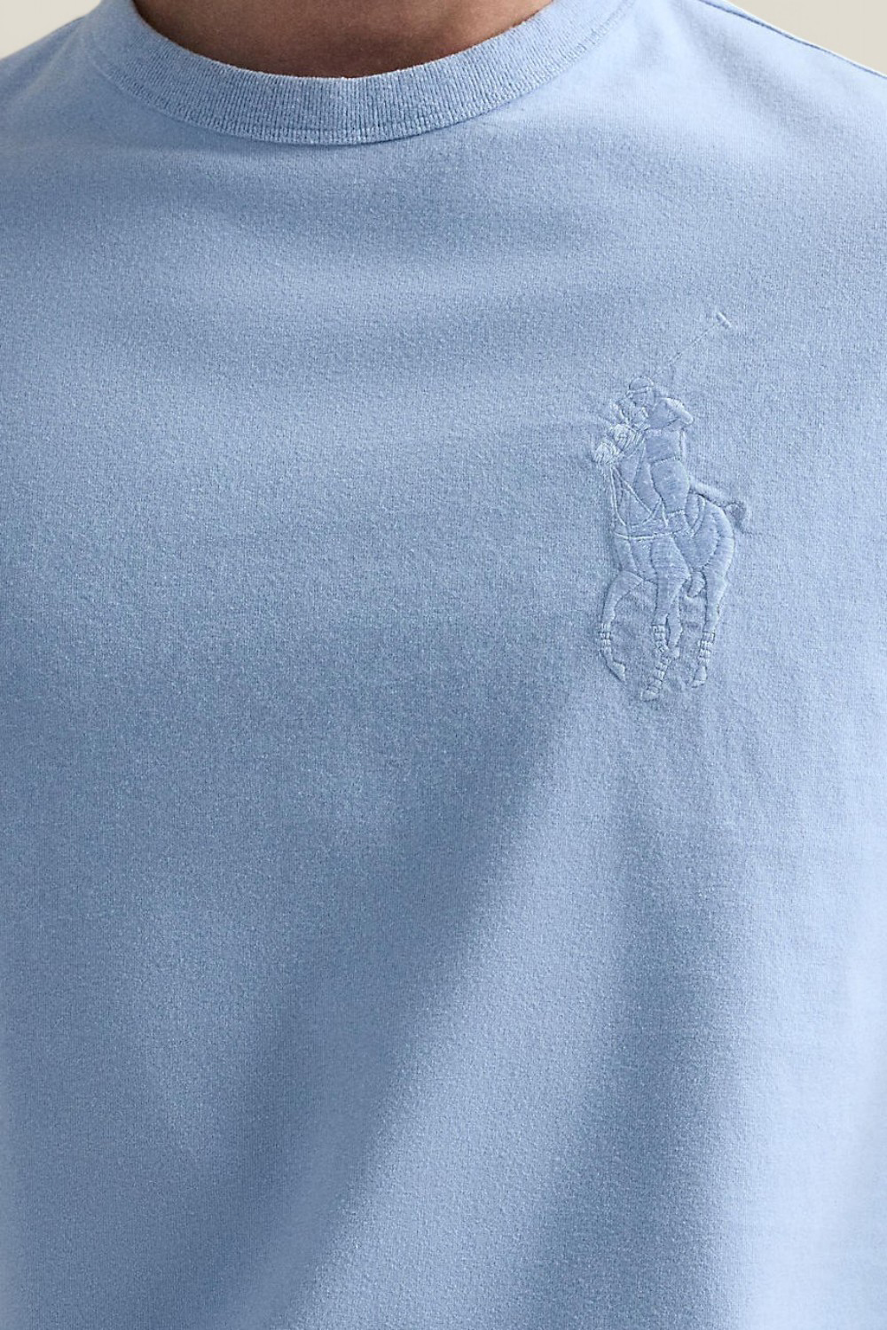 תמונת תקריב דוגמן של חולצת טי