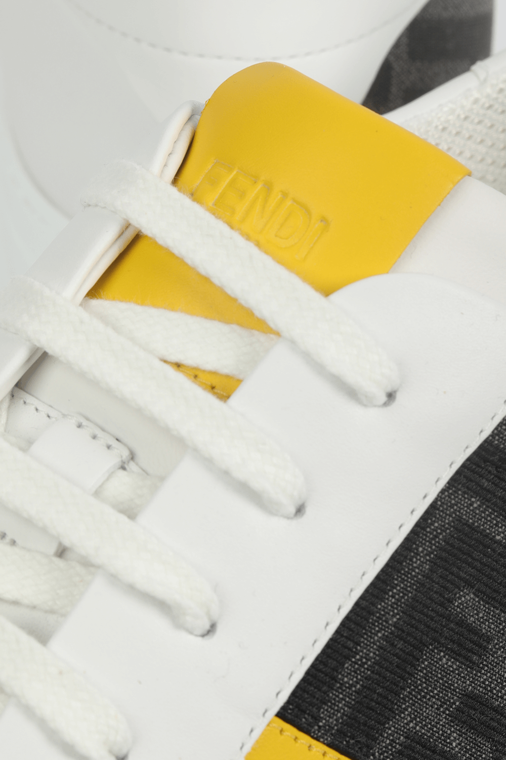 תמונת תקריב של White Leather Logo Sneakers