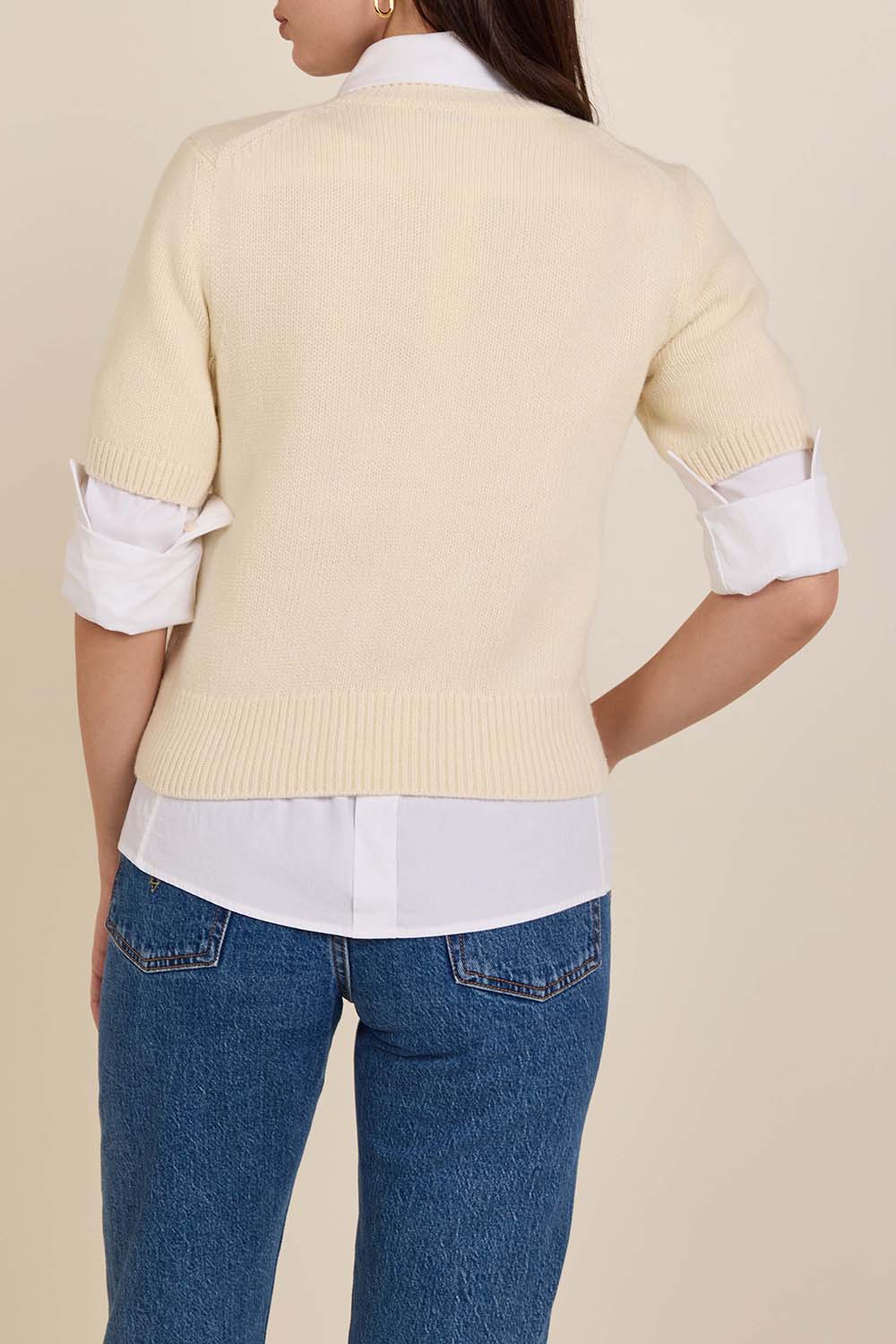 תמונת דוגמן אחורית של חולצת סריג קצרה צמר וקשמיר