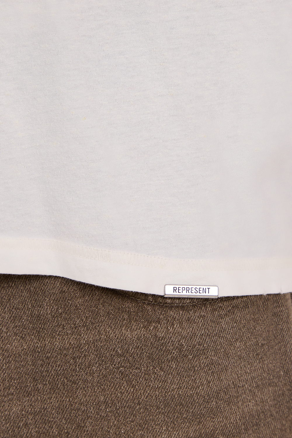 תמונת דוגמן אחורית של חולצת טי