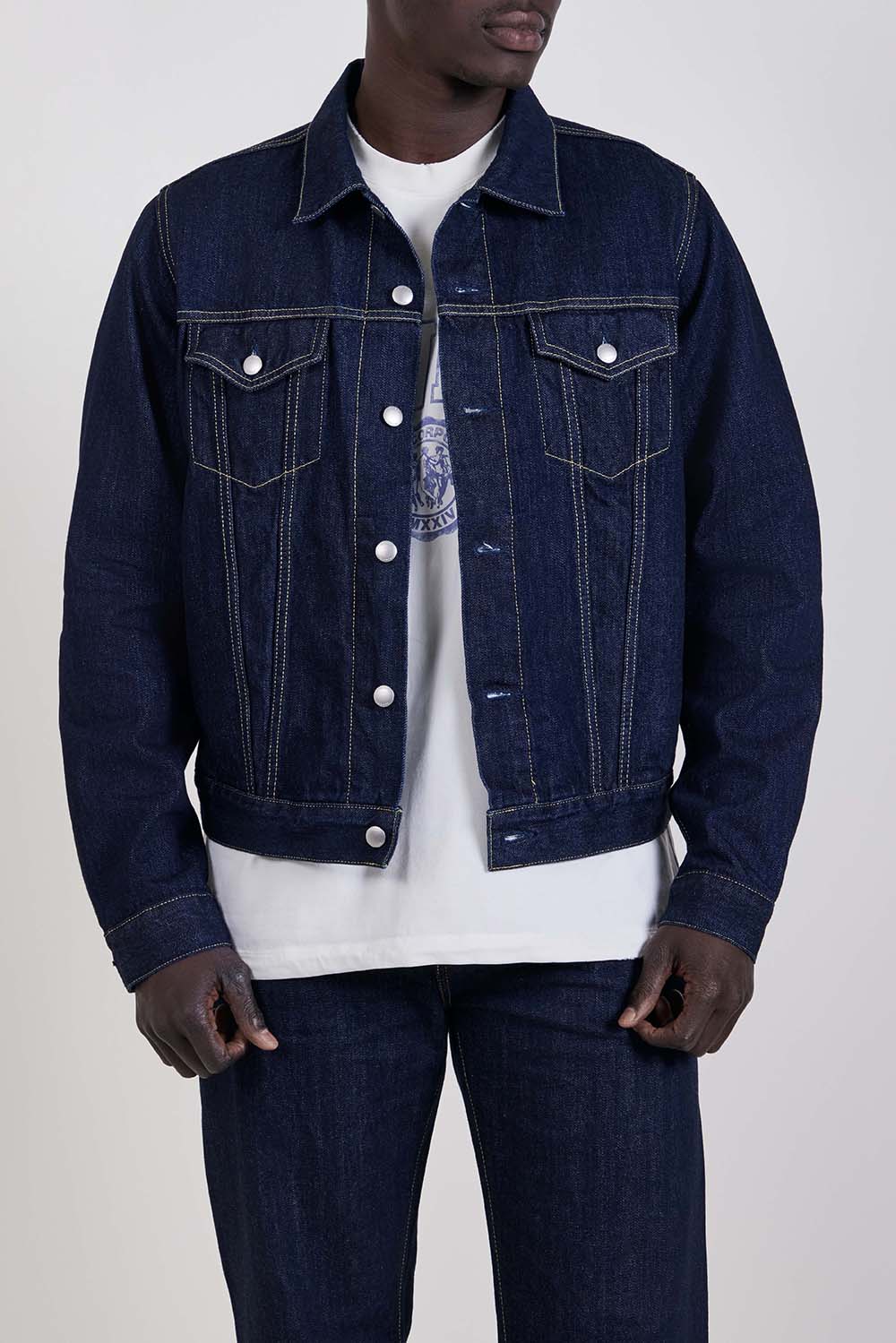 תמונת דוגמן קידמית של ז'קט ג'ינס