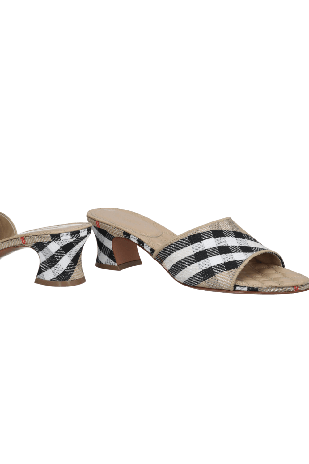 תמונת תקריב של כפכפי מיולס עקב סולאן