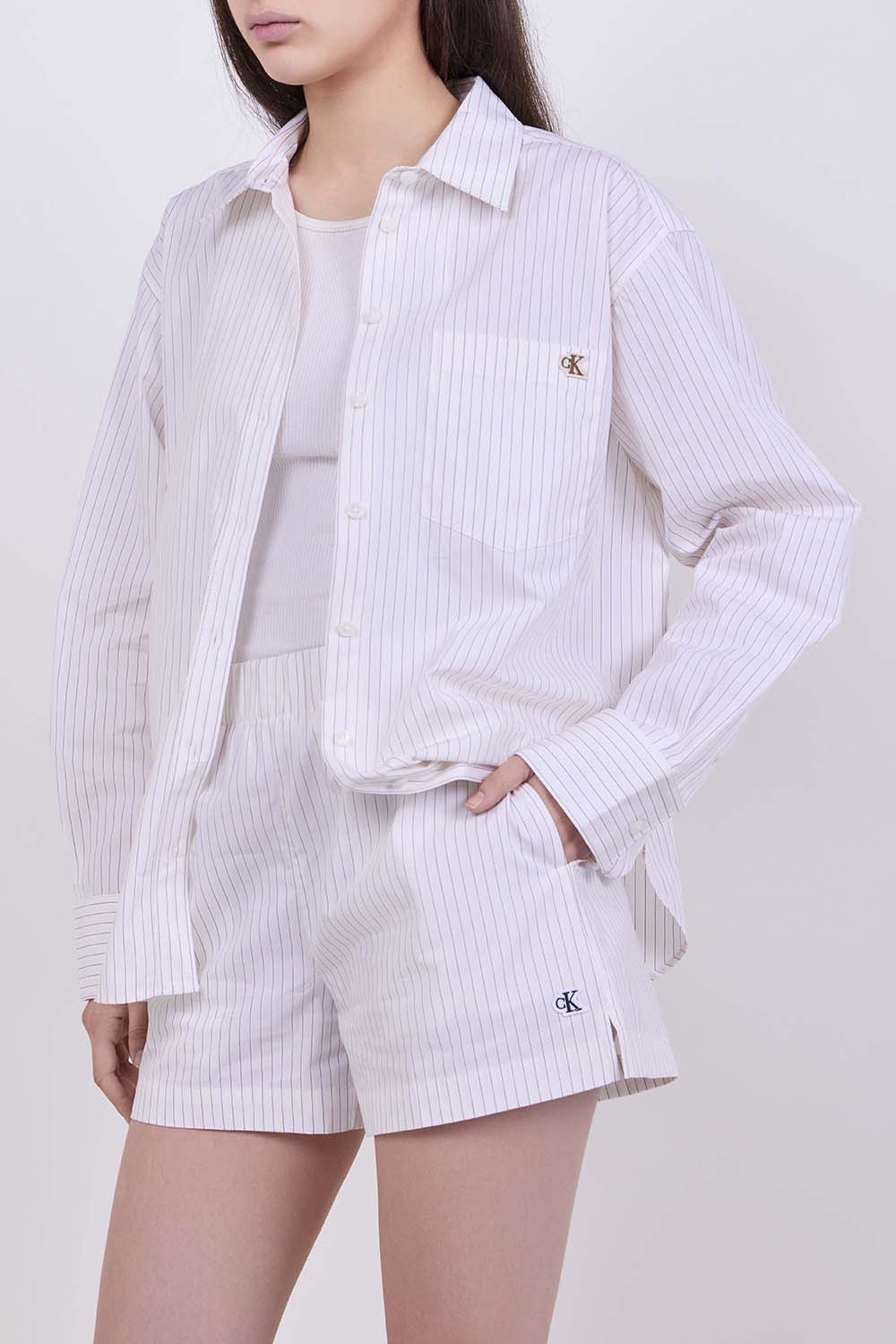 תמונת דוגמן קידמית של חולצה מכופתרת