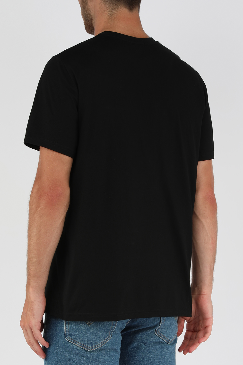 תמונת דוגמן אחורית של חולצת טי שחורה עם הדפס רינגר