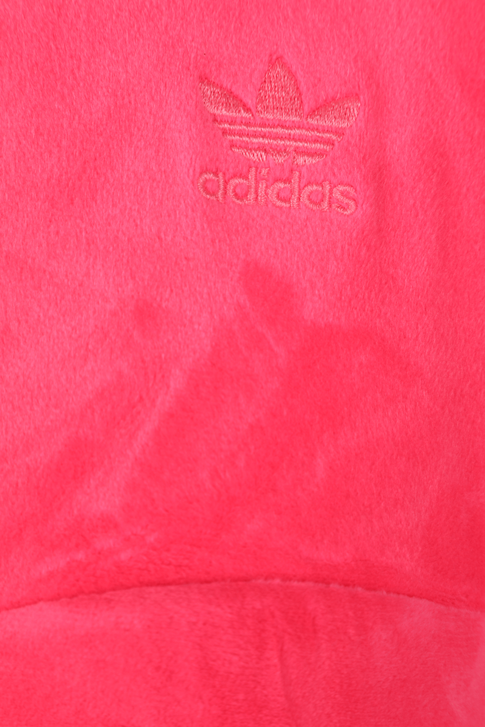 תמונה אחורית של ג'רמי סקוט לאדידס חולצת קרופ מרוכסנת בגוון ורוד