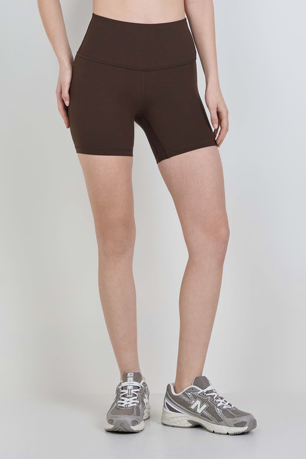 תמונת דוגמן קידמית של Align&trade; High-Rise Short 6