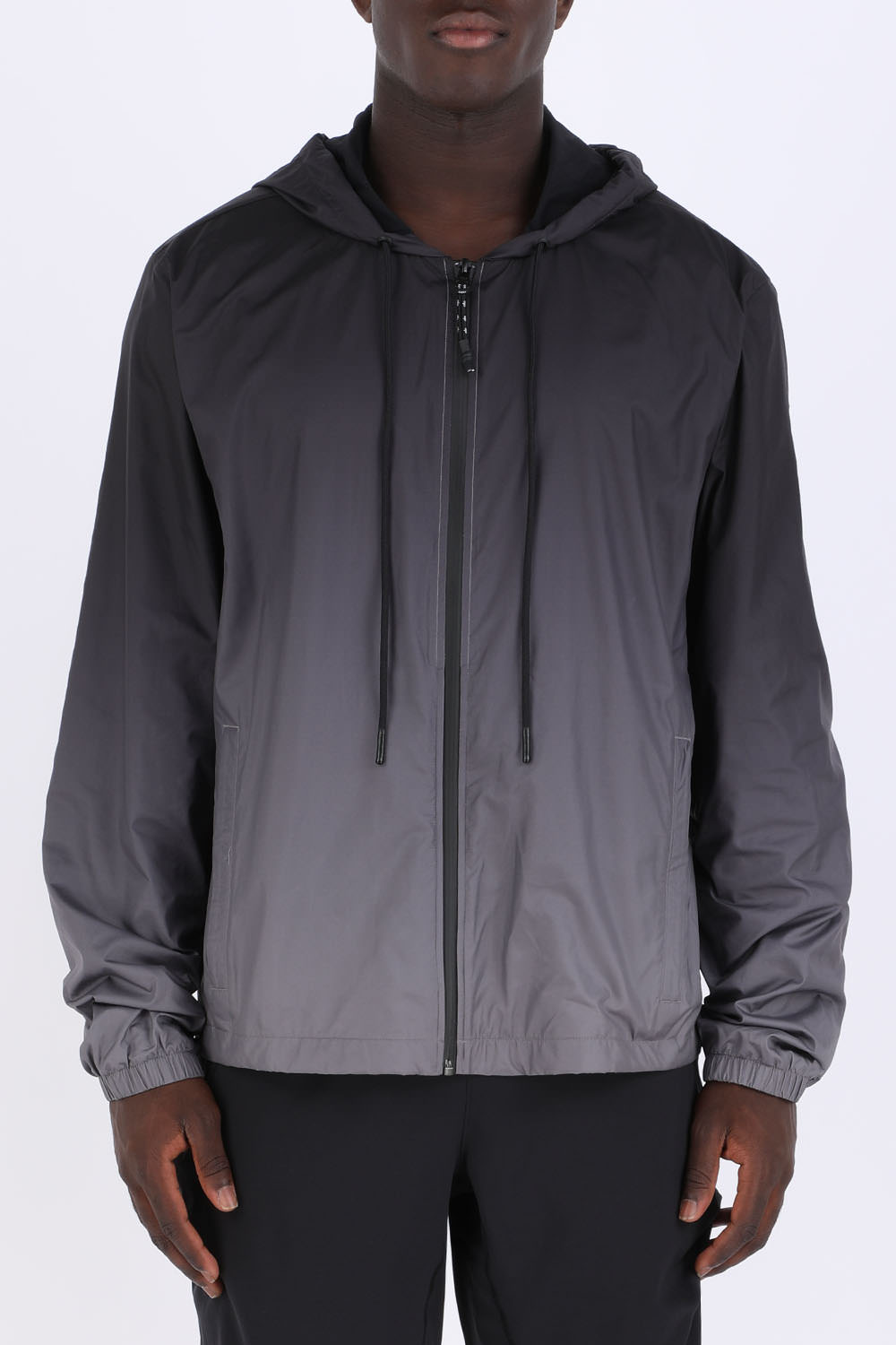 תמונת דוגמן קידמית של ז'קט אדוונט מניילון