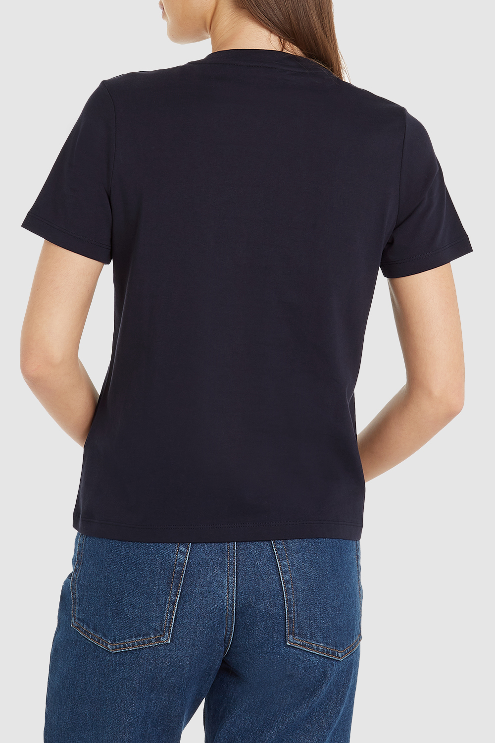 תמונת דוגמן אחורית של חולצת טי