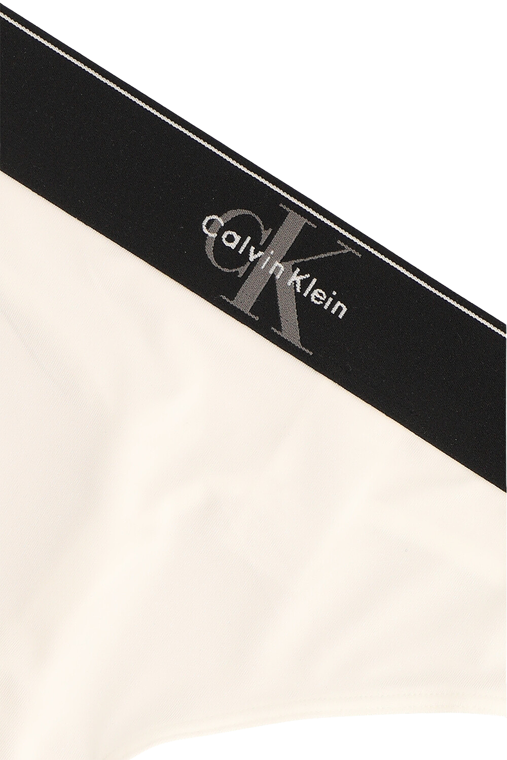 תמונת תקריב של תחתוני חוטיני