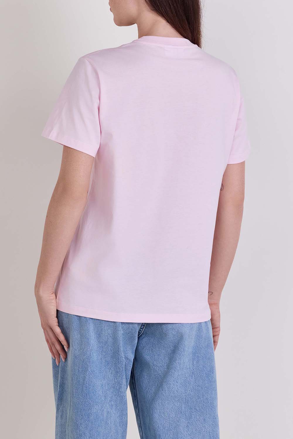 תמונת דוגמן אחורית של חולצת טי