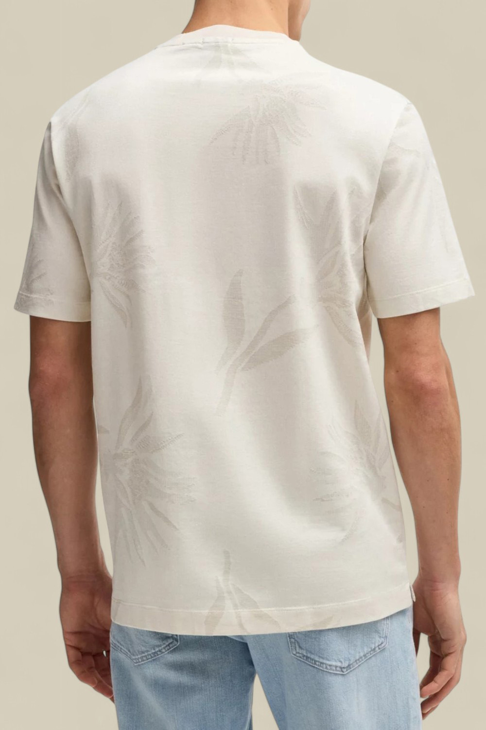 תמונת דוגמן אחורית של חולצת טי