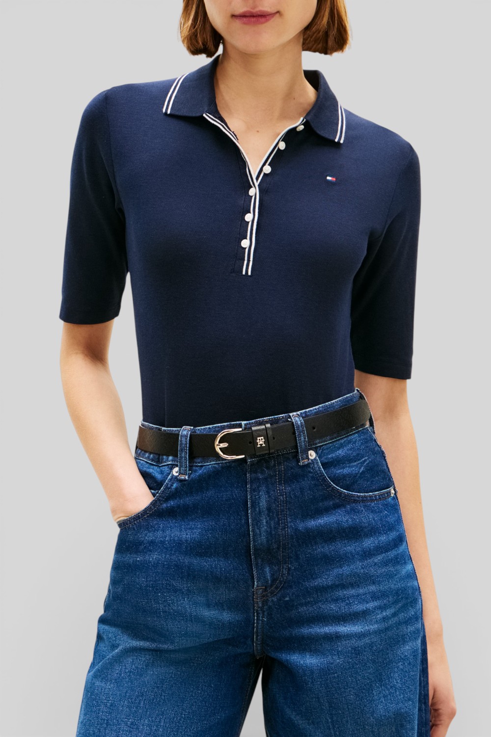 תמונת דוגמן קידמית של חולצת פולו