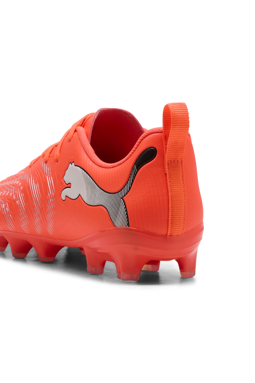 תמונת פנים של נעלי סניקרס