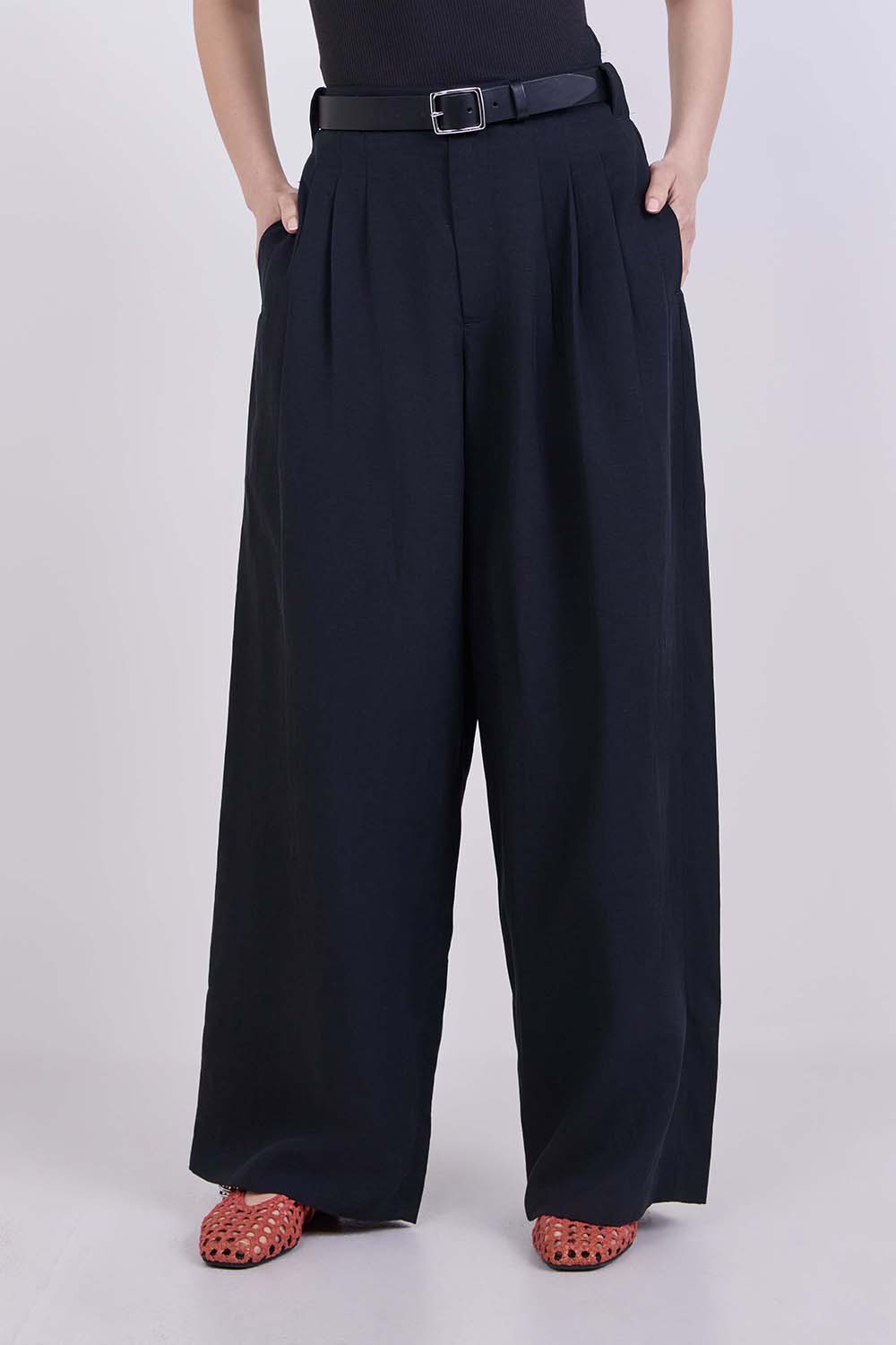 תמונת דוגמן קידמית של מכנסיים ארוכים