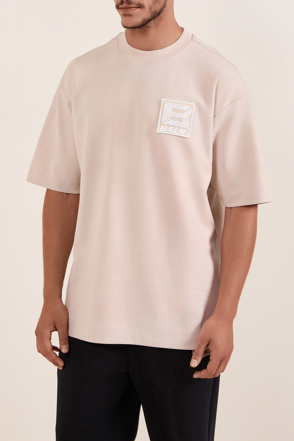 תמונת דוגמן קידמית של חולצת טי בגזרה משוחררת