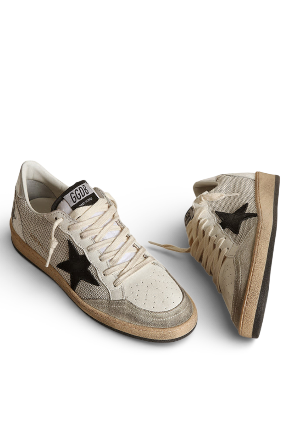 תמונה אחורית של סניקרס