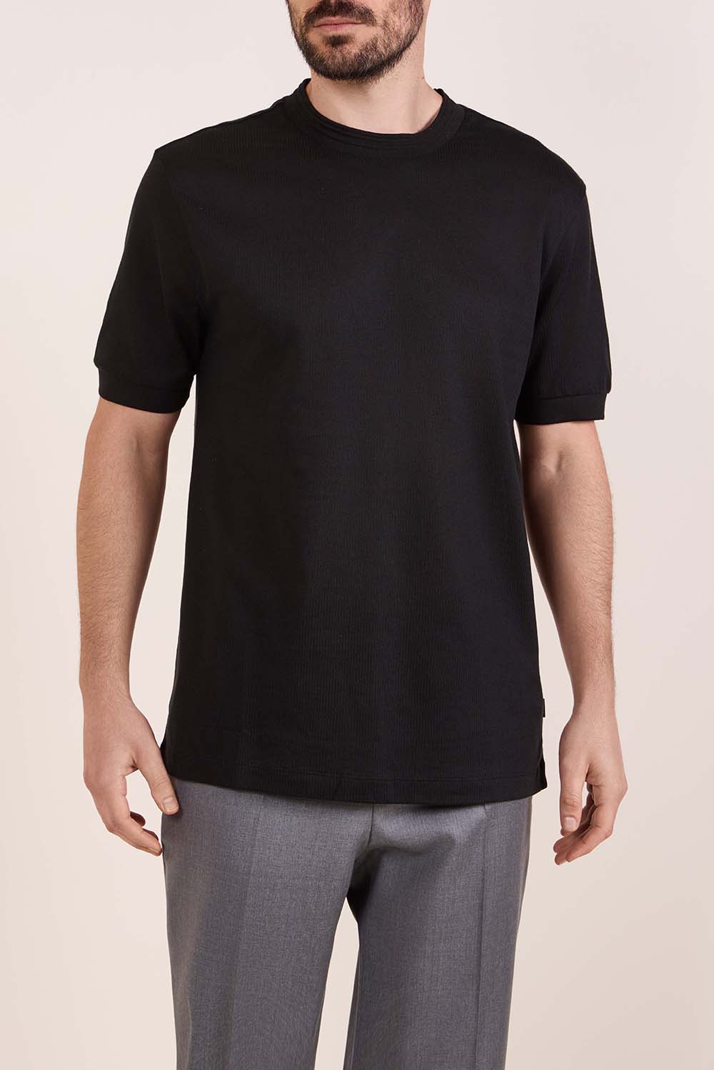 תמונת דוגמן קידמית של חולצת טי