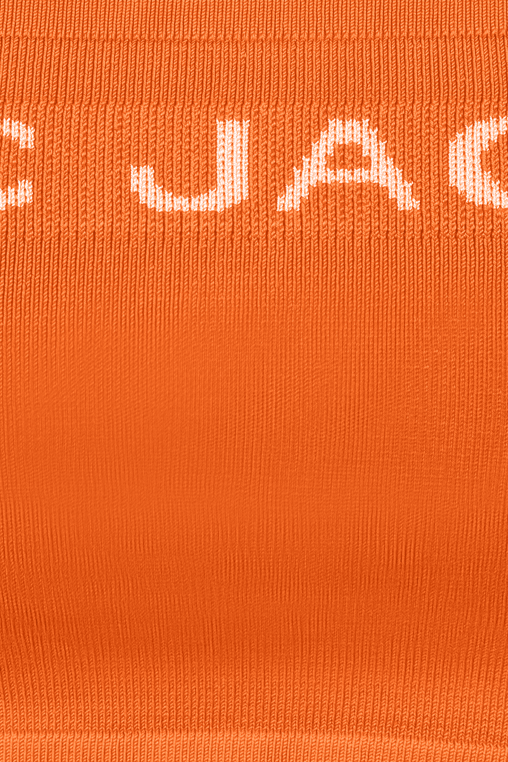 תמונה אחורית של קרופ טופ כתום עם לוגו רקום