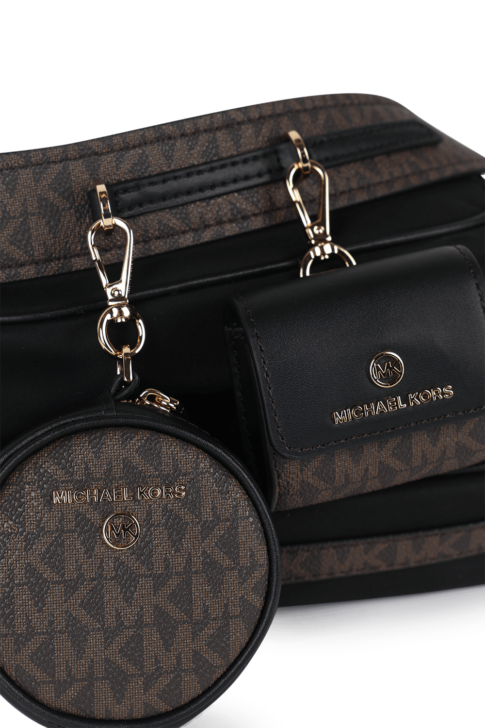 תיק פאוץ' בגודל מדיום בגוון שחור