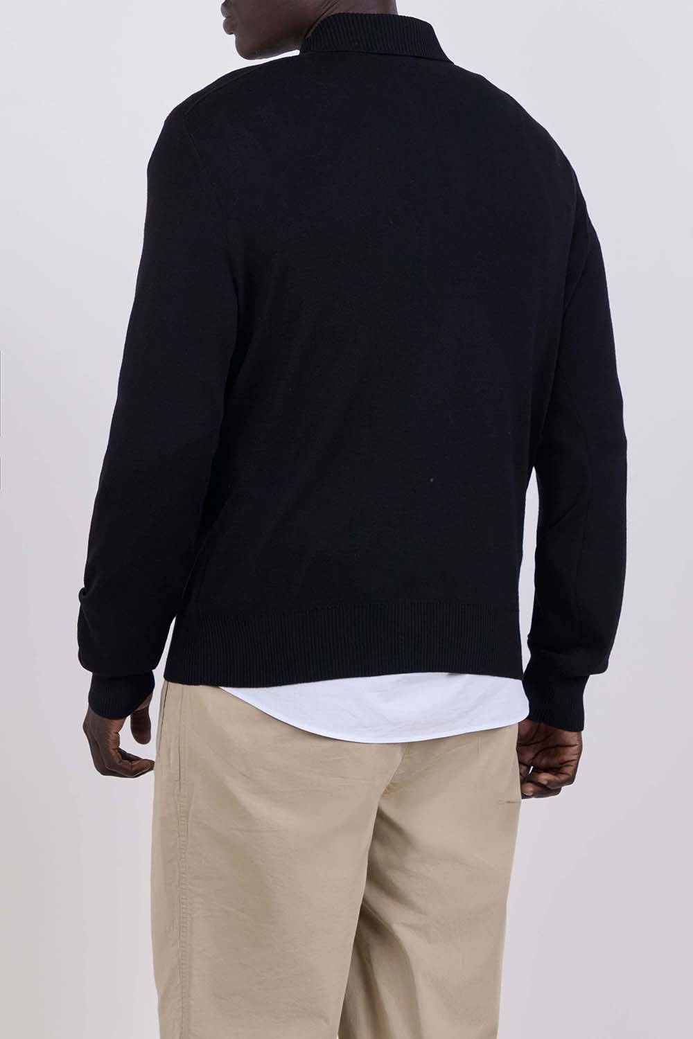 תמונת דוגמן אחורית של סריג צמר