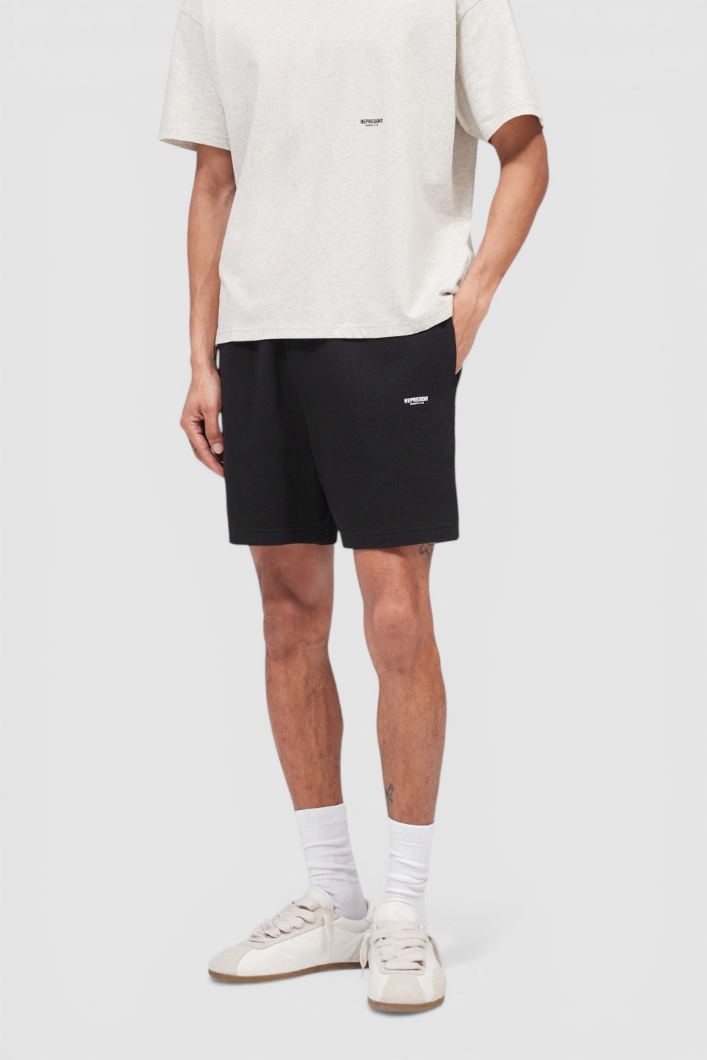 תמונת דוגמן קידמית של מכנסיים קצרים