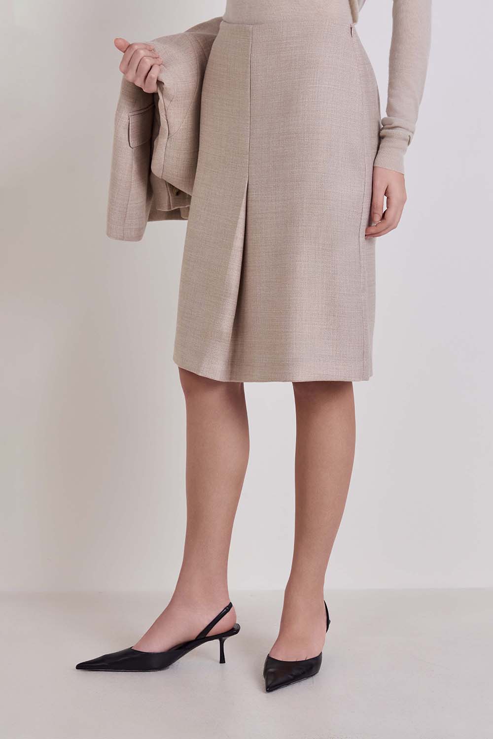 תמונת דוגמן קידמית של חצאית צמר מידי