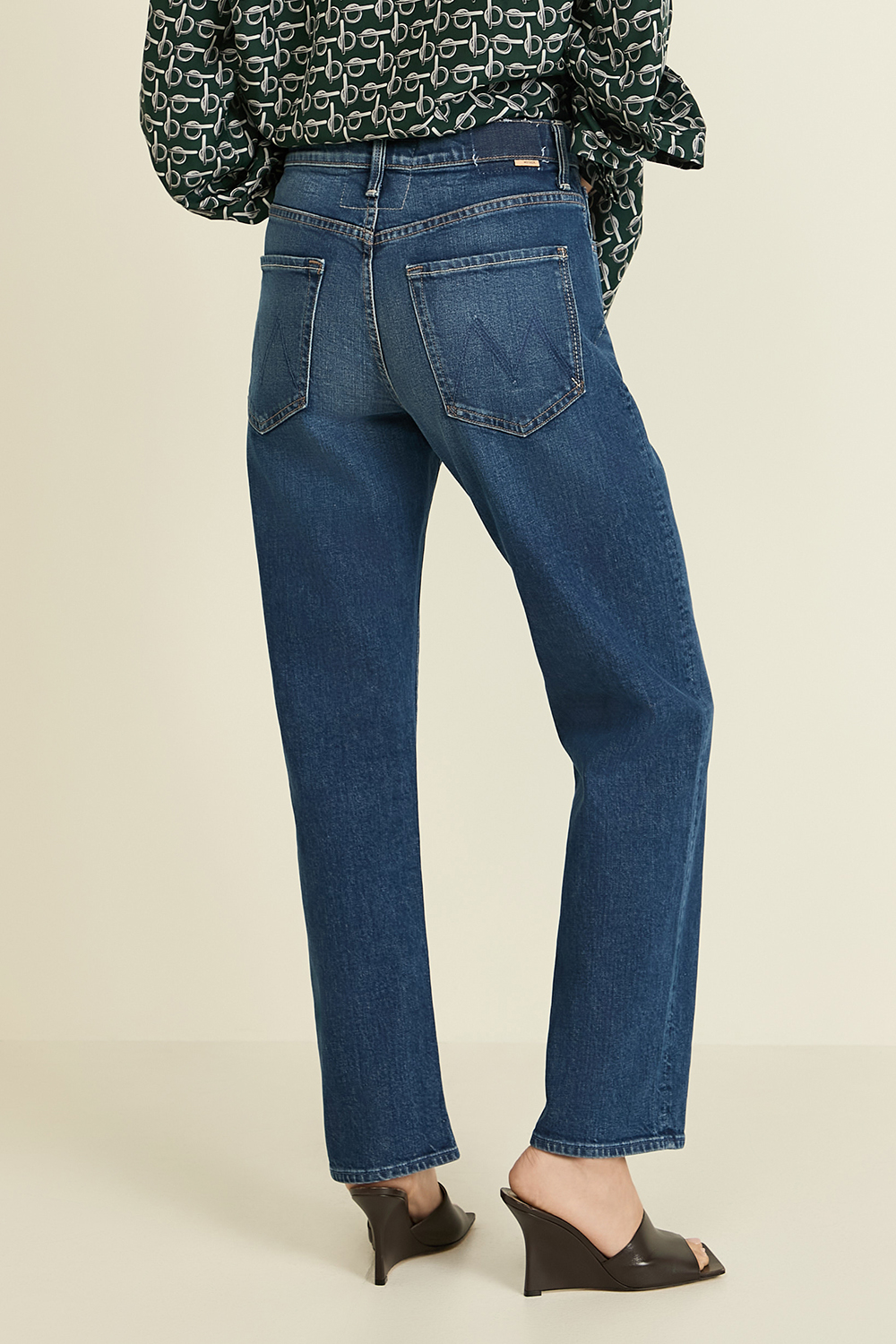 תמונת דוגמן אחורית של מכנסי ג'ינס דיצ'ר