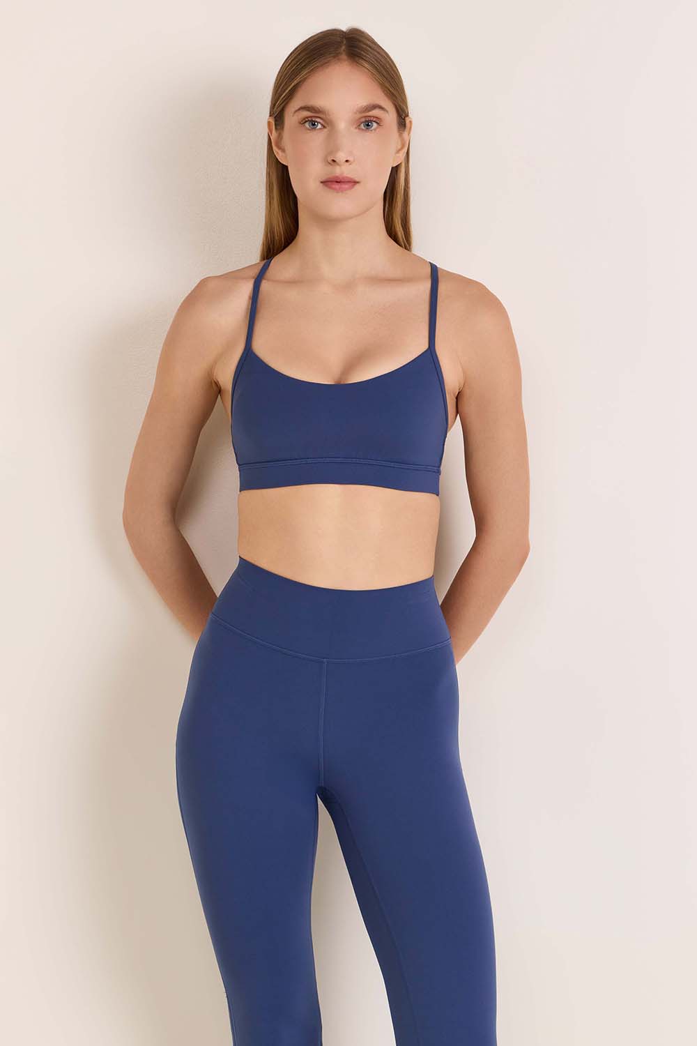 תמונת דוגמן קידמית של Flow Y Bra Nulu